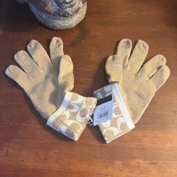 Coach Tan and Cream Knit gloves - Picture 6 of 6